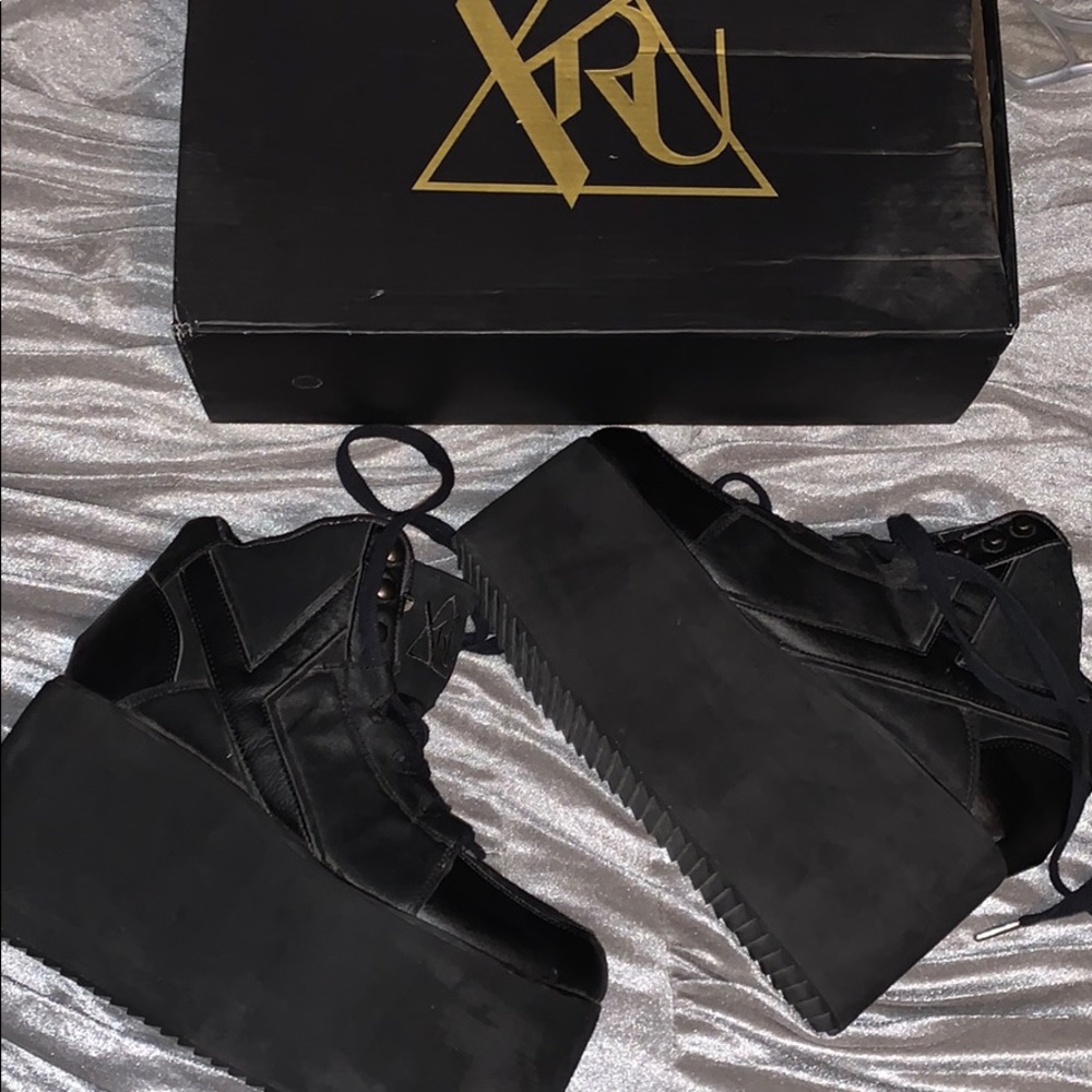 YRU “Qozmo” platforms